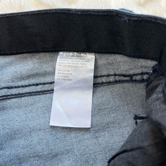 Wynne Denim Performance Stretch Straight Leg Jean Size 10P - Picture 12 of 14